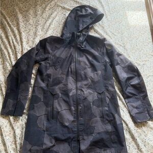 Burton Goretex Women's Black and Gray Camo Snow Jacket with Hood Large
